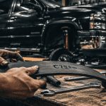 lame de ressort manipulation atelier pick-up