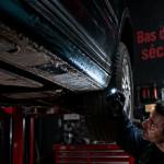 réparation bas de caisse sur voiture en atelier