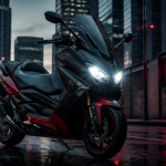 scooter tmax 560 noir rouge sur route mouillée