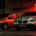 voiture moche Fiat Multipla et Pontiac Aztek garées la nuit