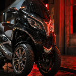 Meilleur scooter 3 roues : maxi-scooter noir sur route urbaine mouillée