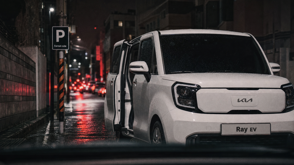Kia Ray EV blanche la nuit, format cube