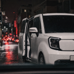 Kia Ray EV blanche la nuit, format cube