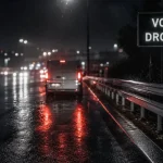 Vitesse minimum sur autoroute à droite : voie droite la nuit sous la pluie